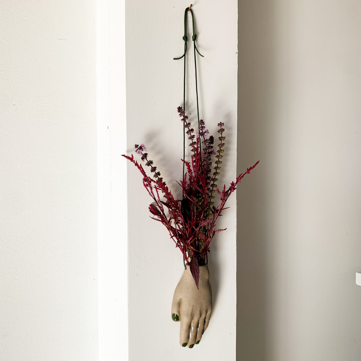 Dandy Hand Necklace