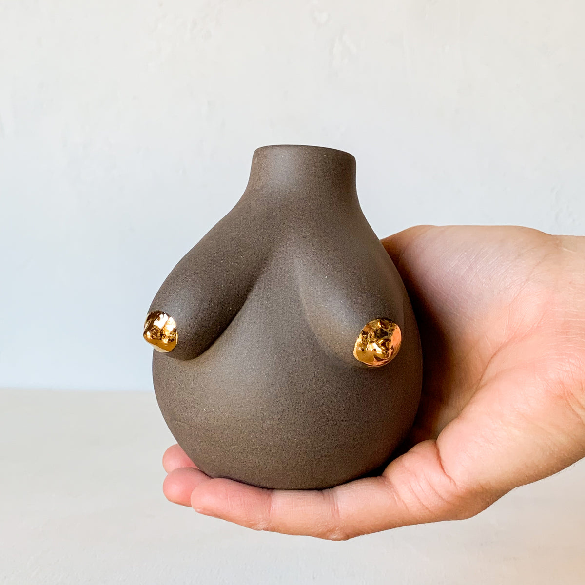 Eva -- gold areolae