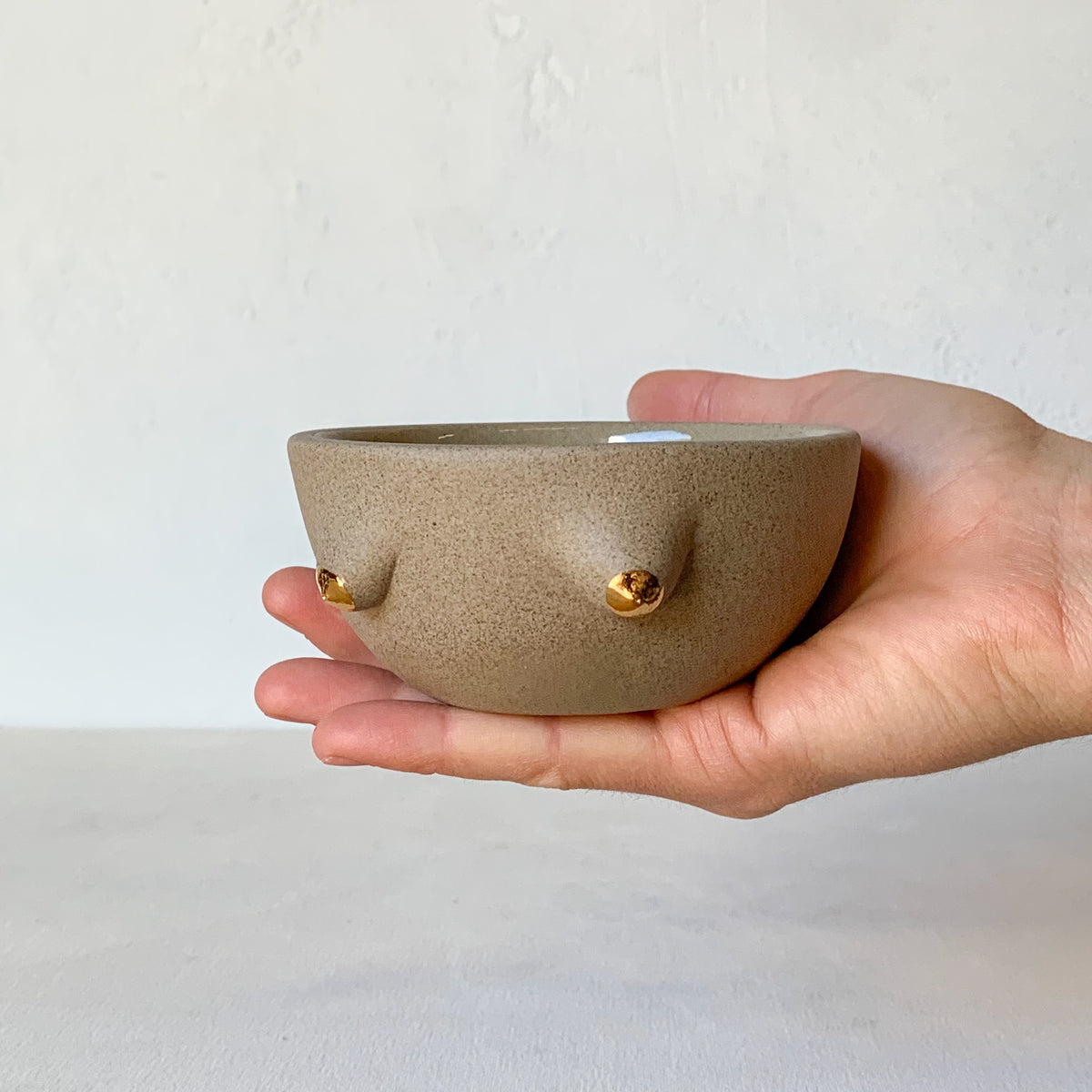 Lila -- gold areolae