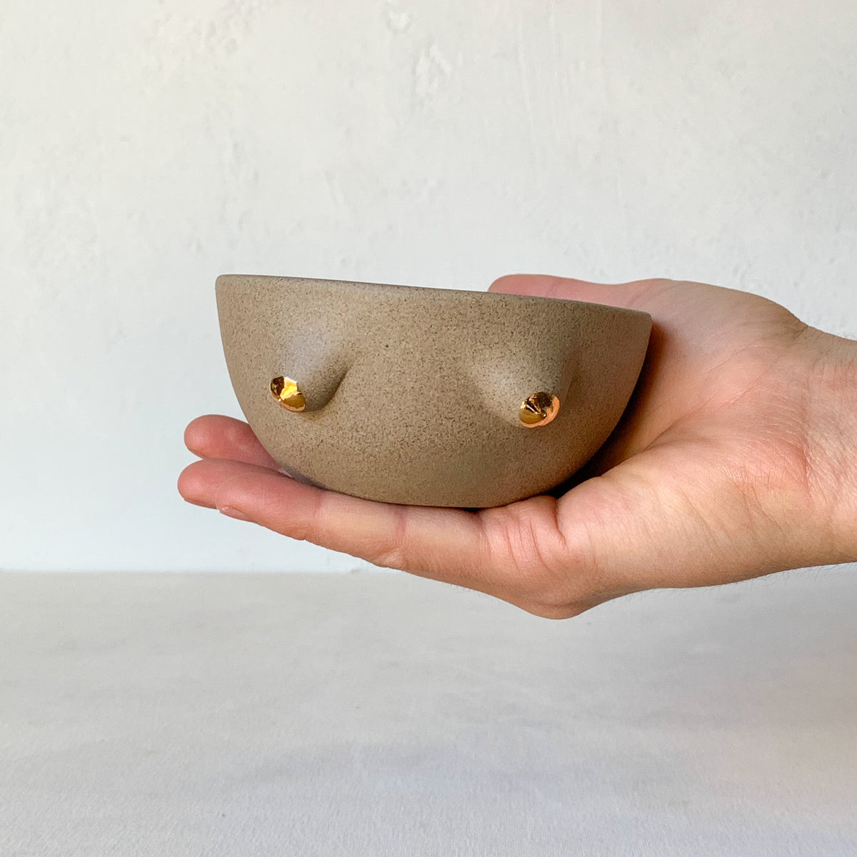 Lila -- gold areolae