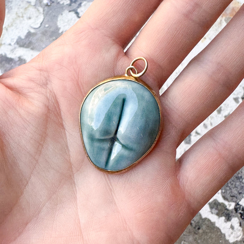 Butt Pendant